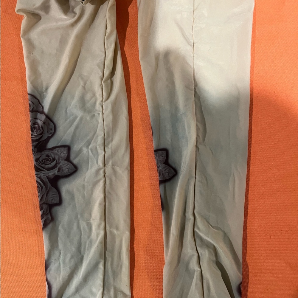 6/$25 Skull and Roses skin arm covers NWOT - Picture 4 of 6